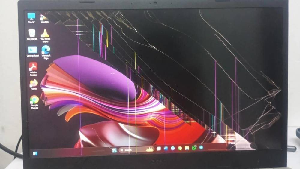 🖥️ Ganti LCD/LED Laptop